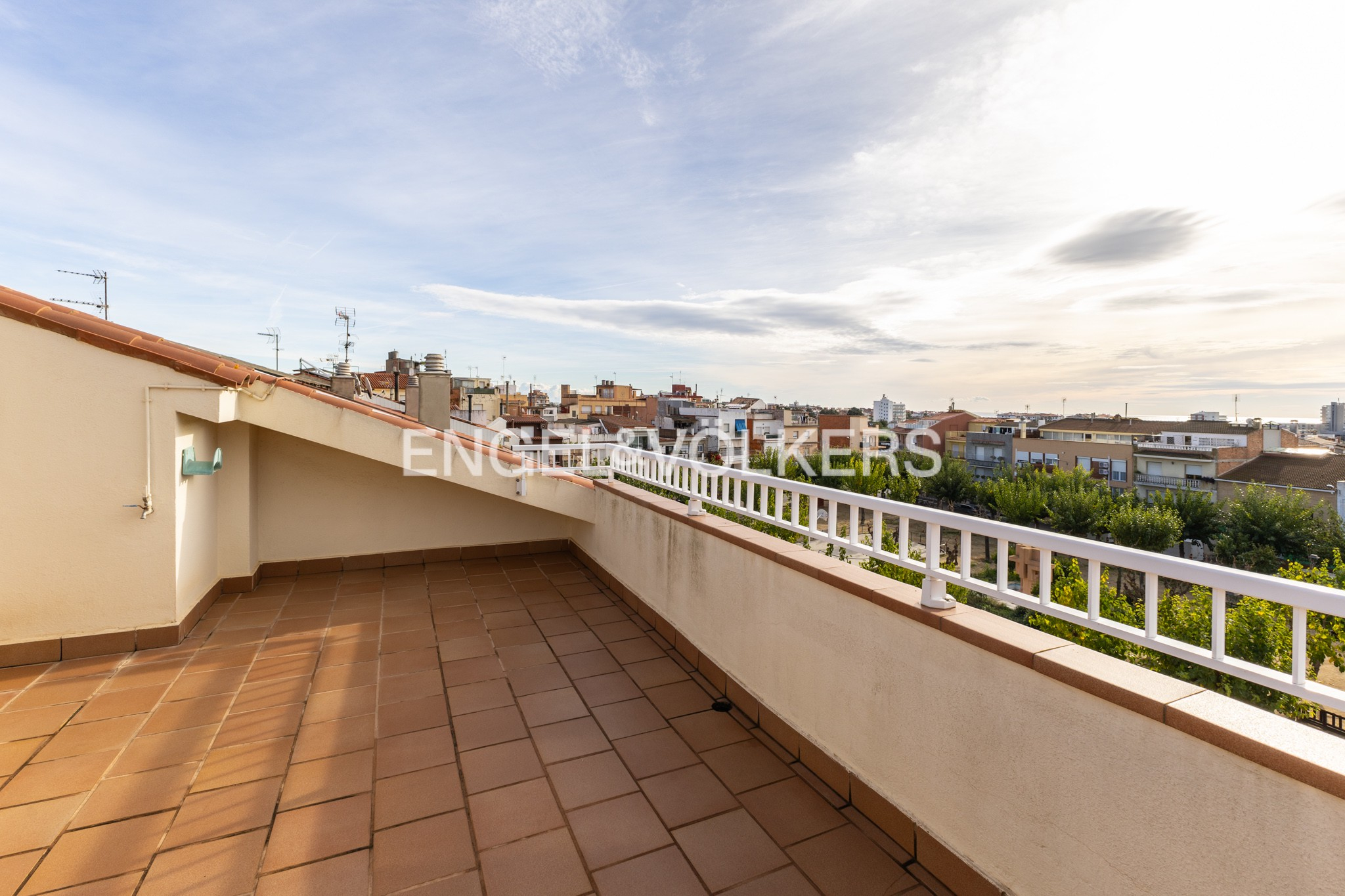 Exclusive apartment with elevator, spacious rooms and multipurpose area in Pineda de Mar