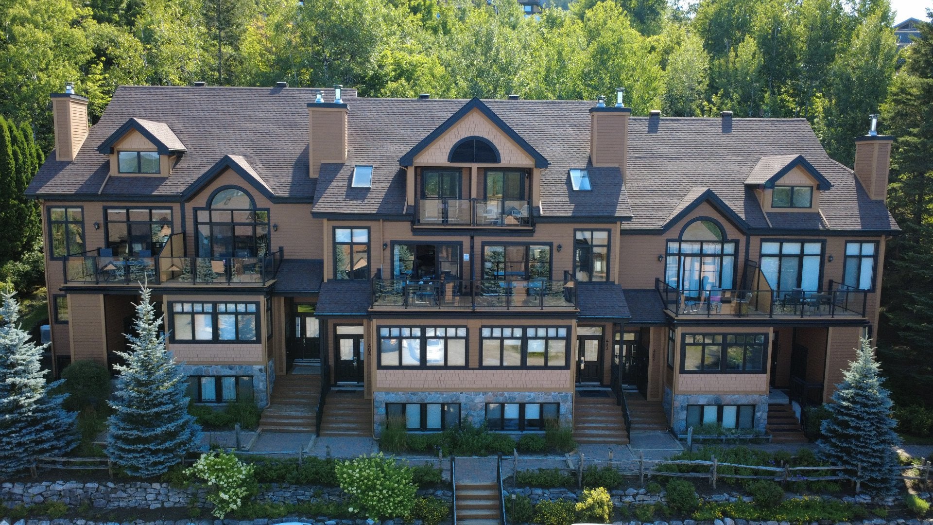Ski In-Ski Out Townhouse with Views of Lac Tremblant