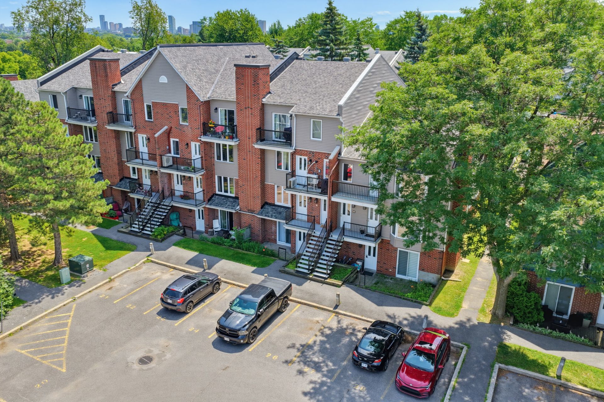 Parkside Living with Quick Possession and Appliances Includ