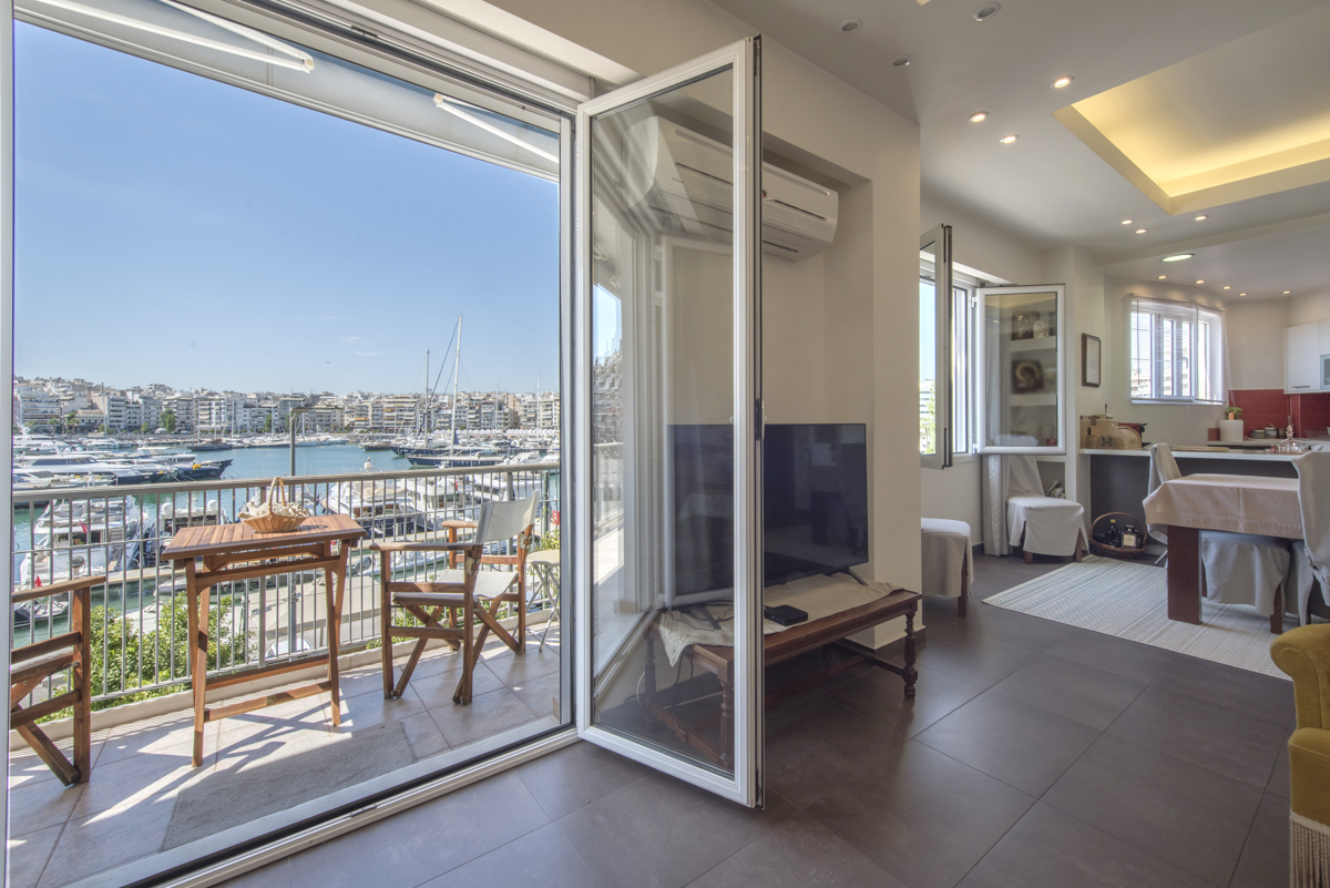 Apartment with unlimited views of Marina Zeas