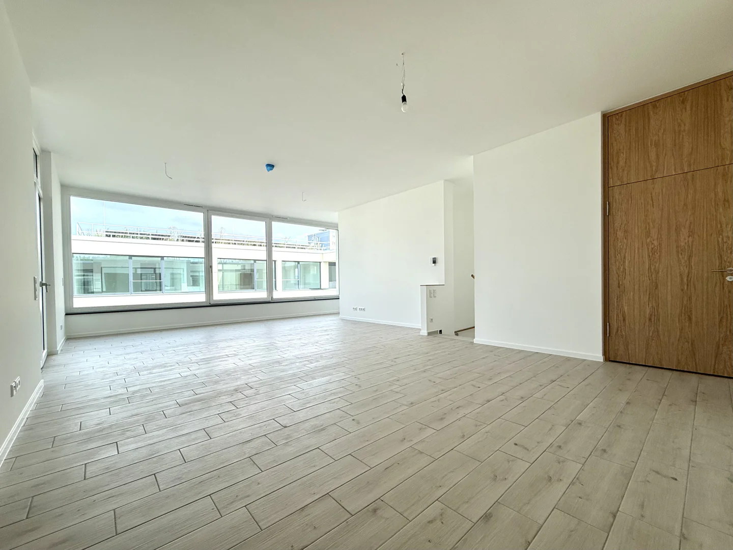 Stilvoll wohnen auf drei Ebenen mit zwei Terrassen - Foto 1
