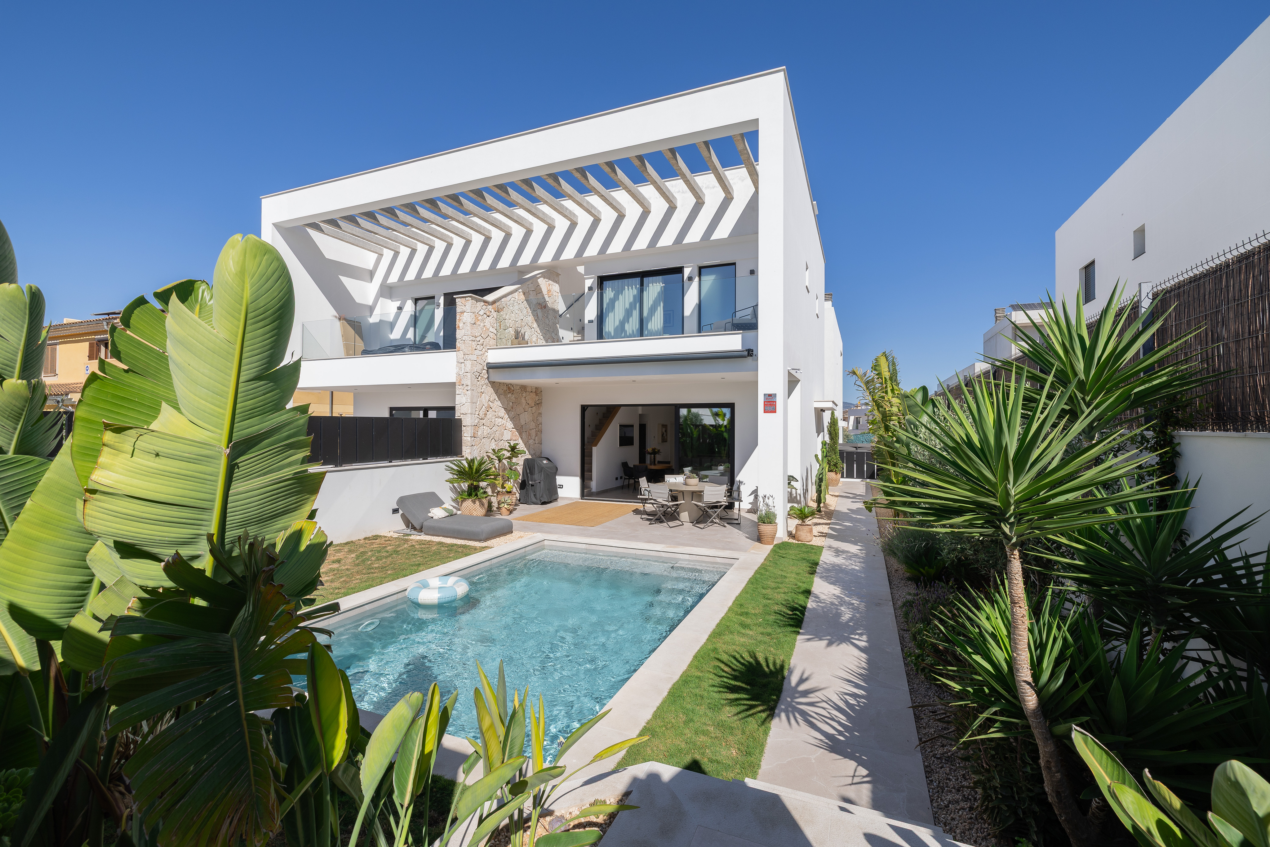 Contemporary designer semi-detached with pool in Marratxí – Modern mediterranean living