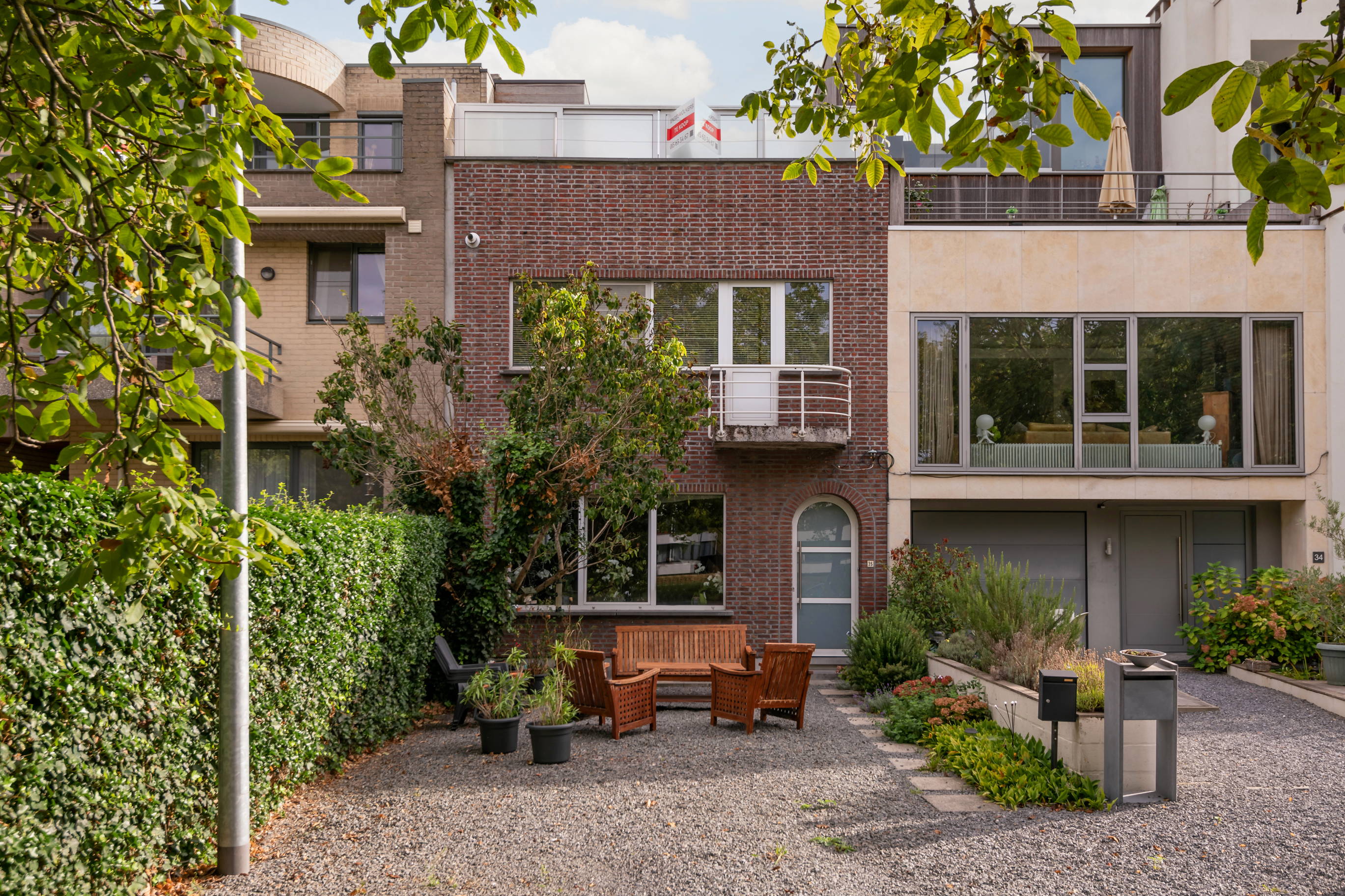 Characterful renovation property by the water in Mechelen, featuring a sunny balcony and private garden, near the historic city centre.