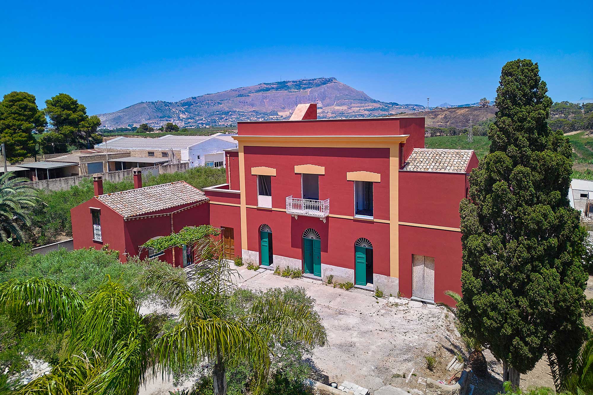 Noble rural villa with pool, guesthouse and large garden