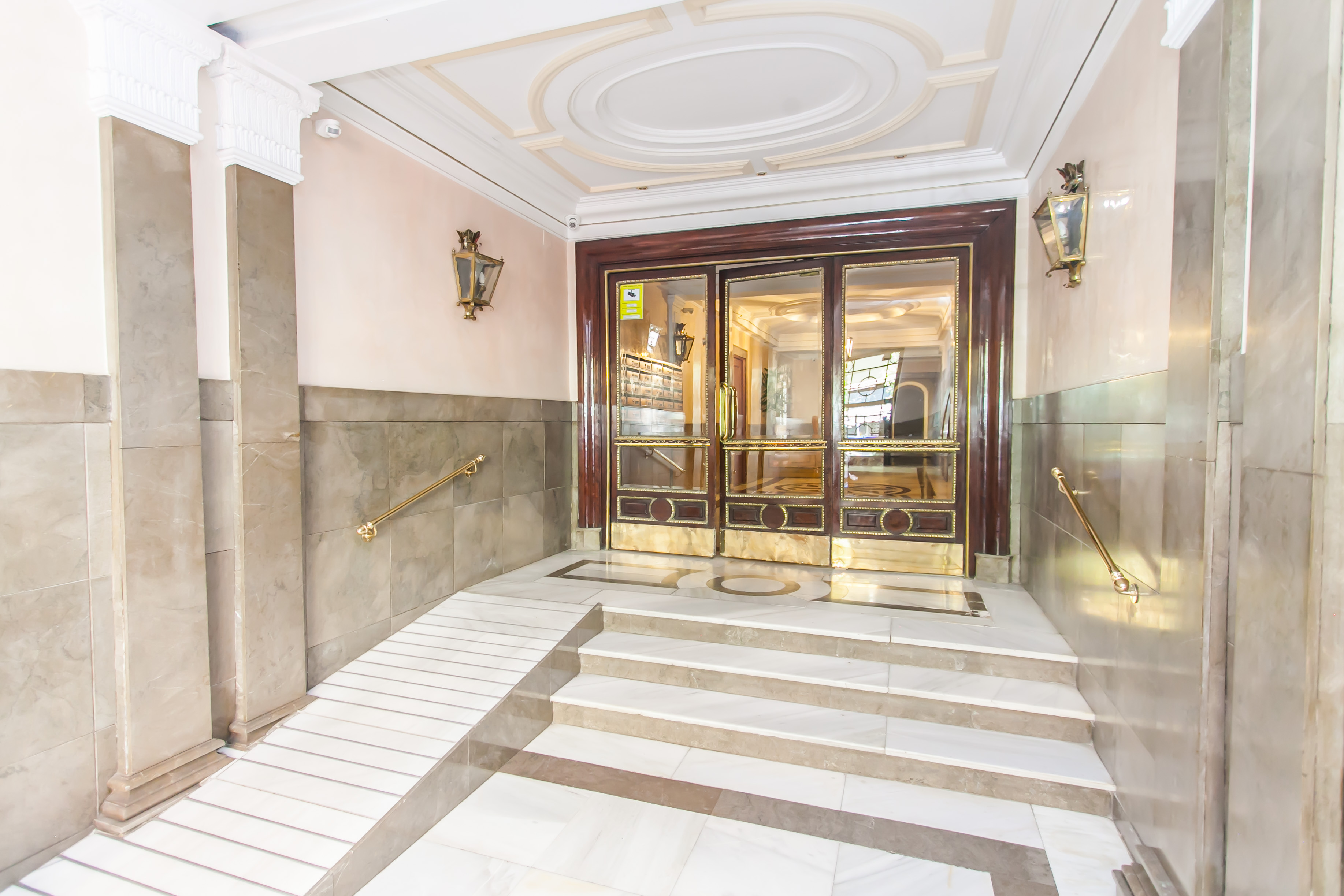 Apartment with great renovation potential in Padilla Street.