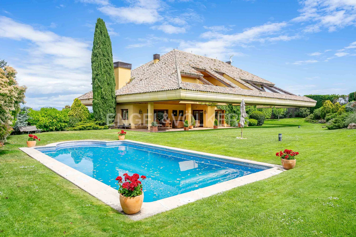 Wonderful villa with large plot in Ciudalcampo