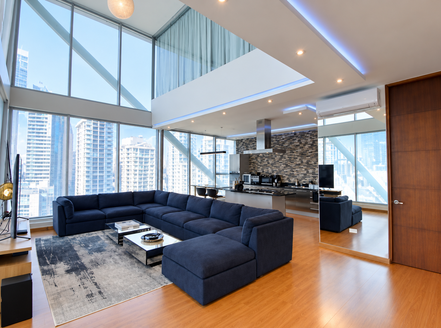 Contemporary Loft with City Views in Punta Pacifica
