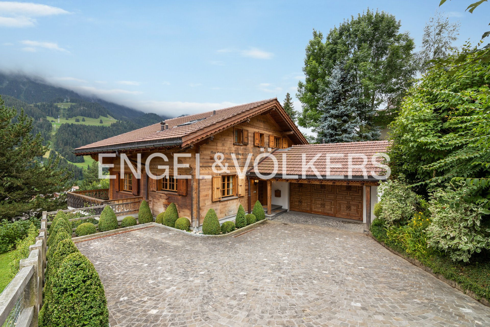 Charming Chalet in Rougemont with Stunning Mountain Views