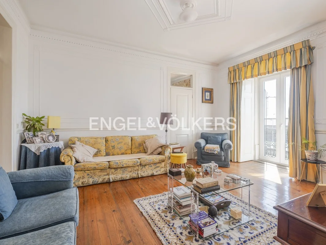 4 + 2 bedroom flat next to the National Museum of Ancient Art