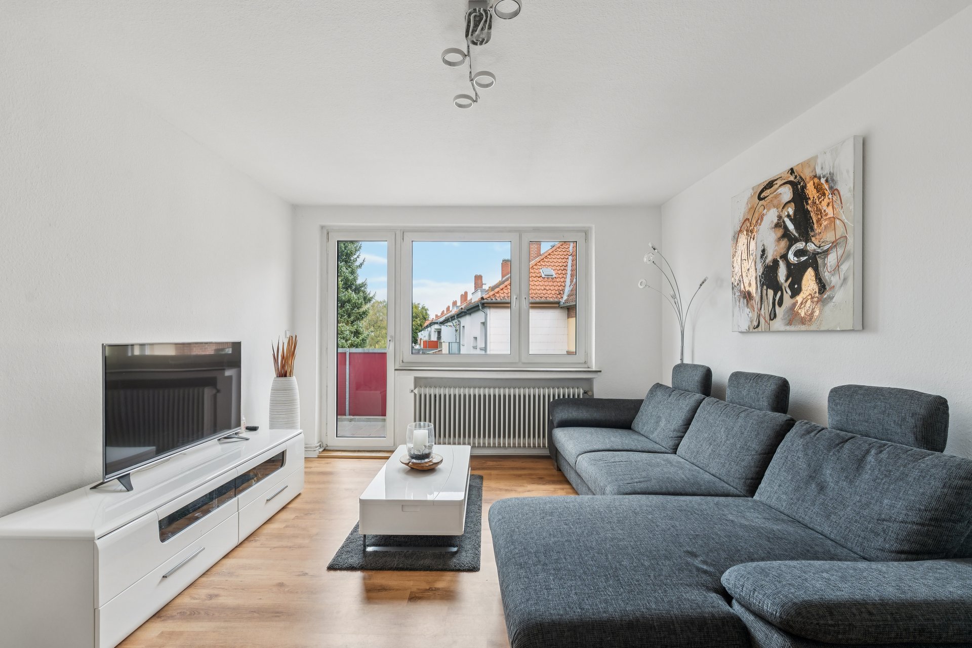Commission-free 3-room apartment with sunny southeast-facing balcony in Döhren