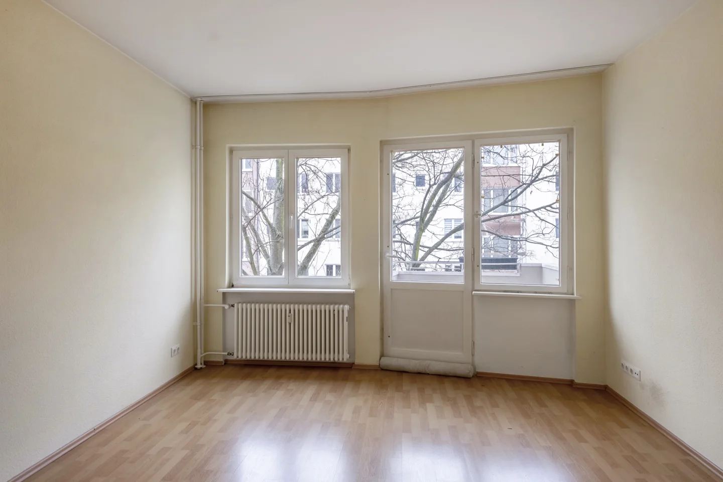 Zwei-Zimmer-Apartment mit Westbalkon nahe Barbarossaplatz