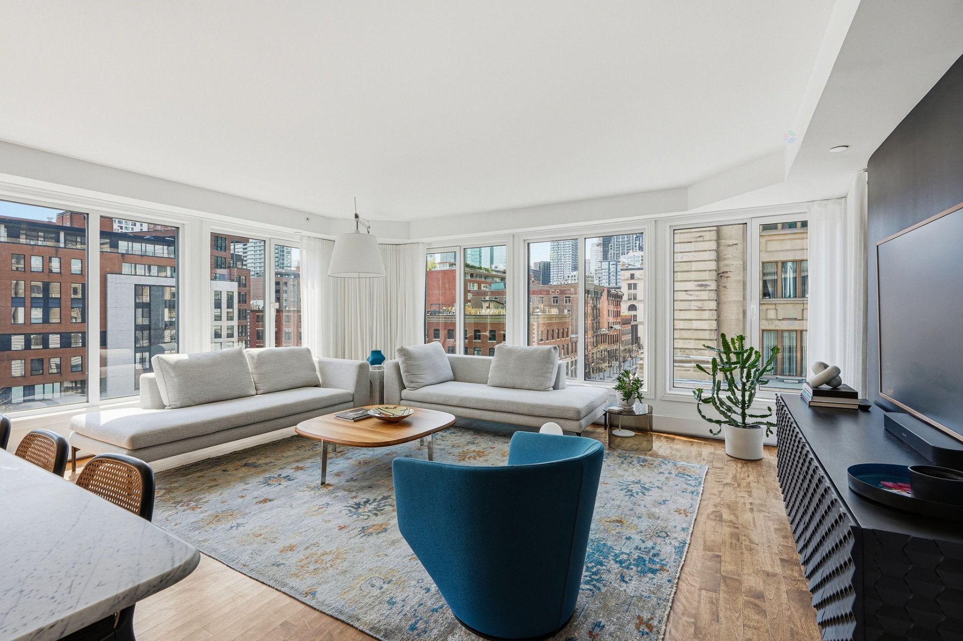 Magnificent turnkey corner unit
