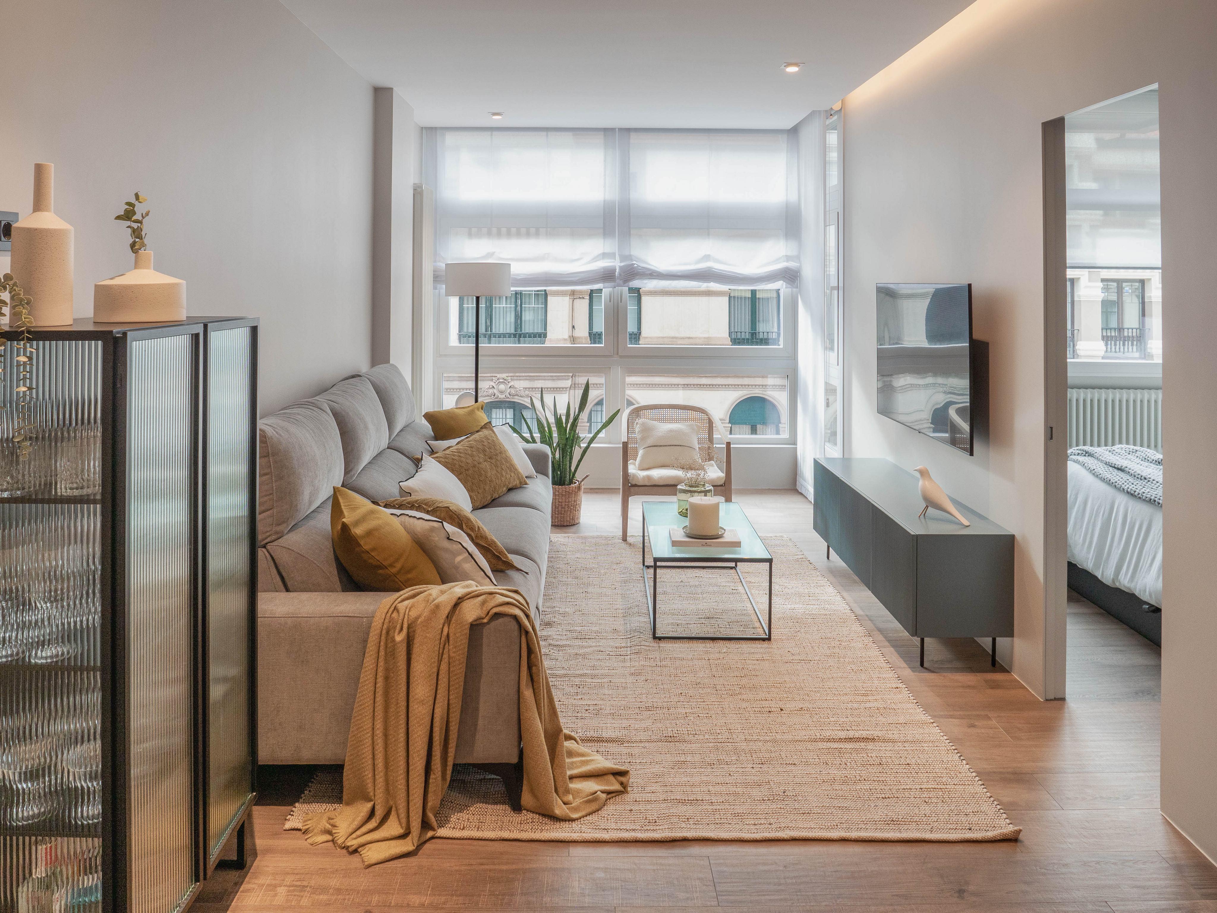 Exclusive exterior apartment next to La Alhóndiga