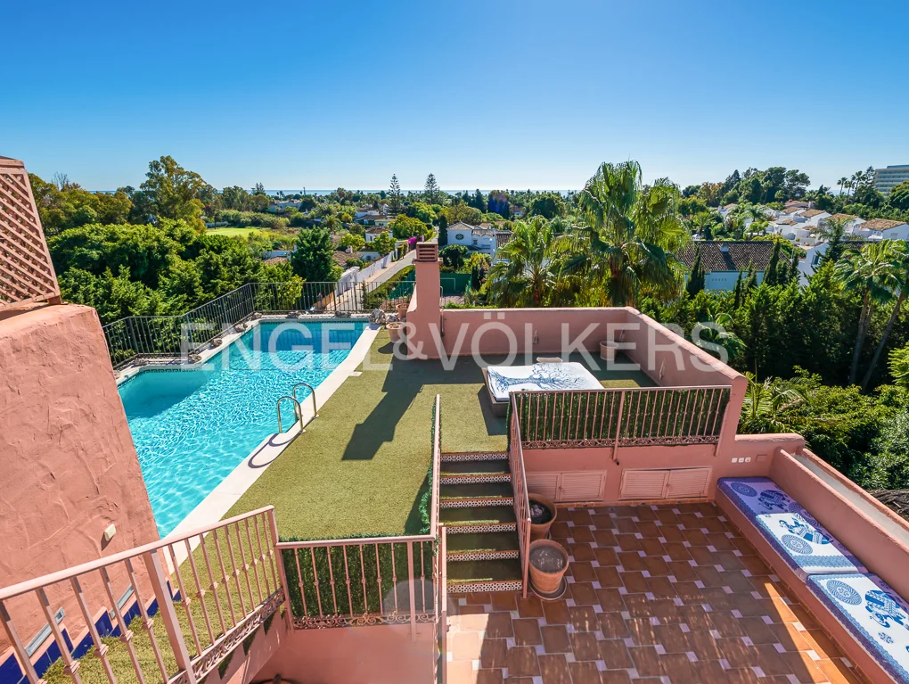 Elegant penthouse with sea and golf views Alhambra del Golf fase 4