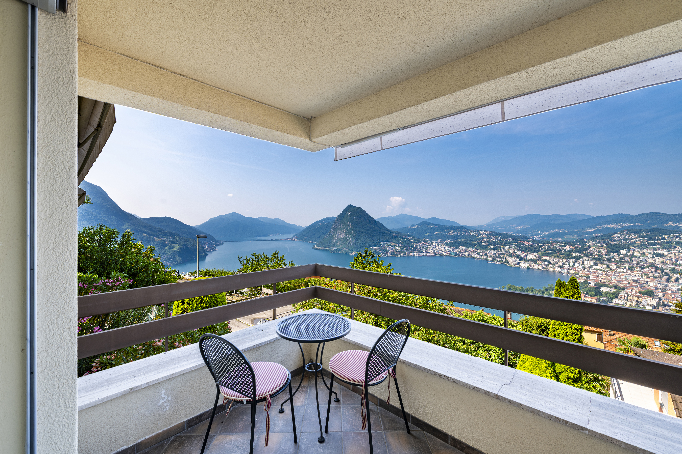 Panoramic views & exclusive wellness