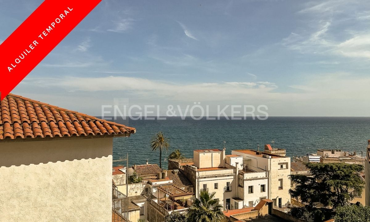 Seasonal Rental: Sea-View Apartment in Sant Pol de Mar—Coastal Tranquility