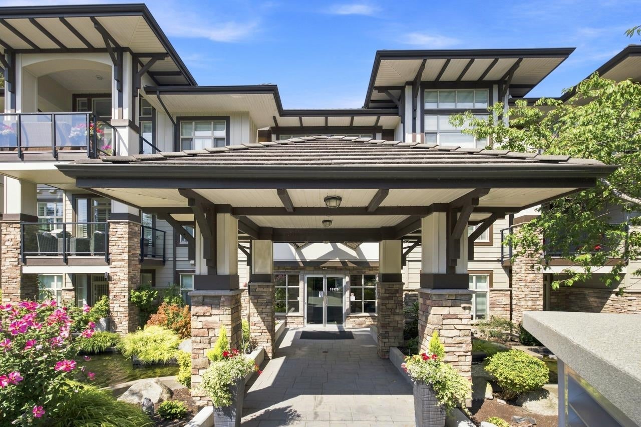 Rare Edgewater Penthouse with Golf Course Proximity!