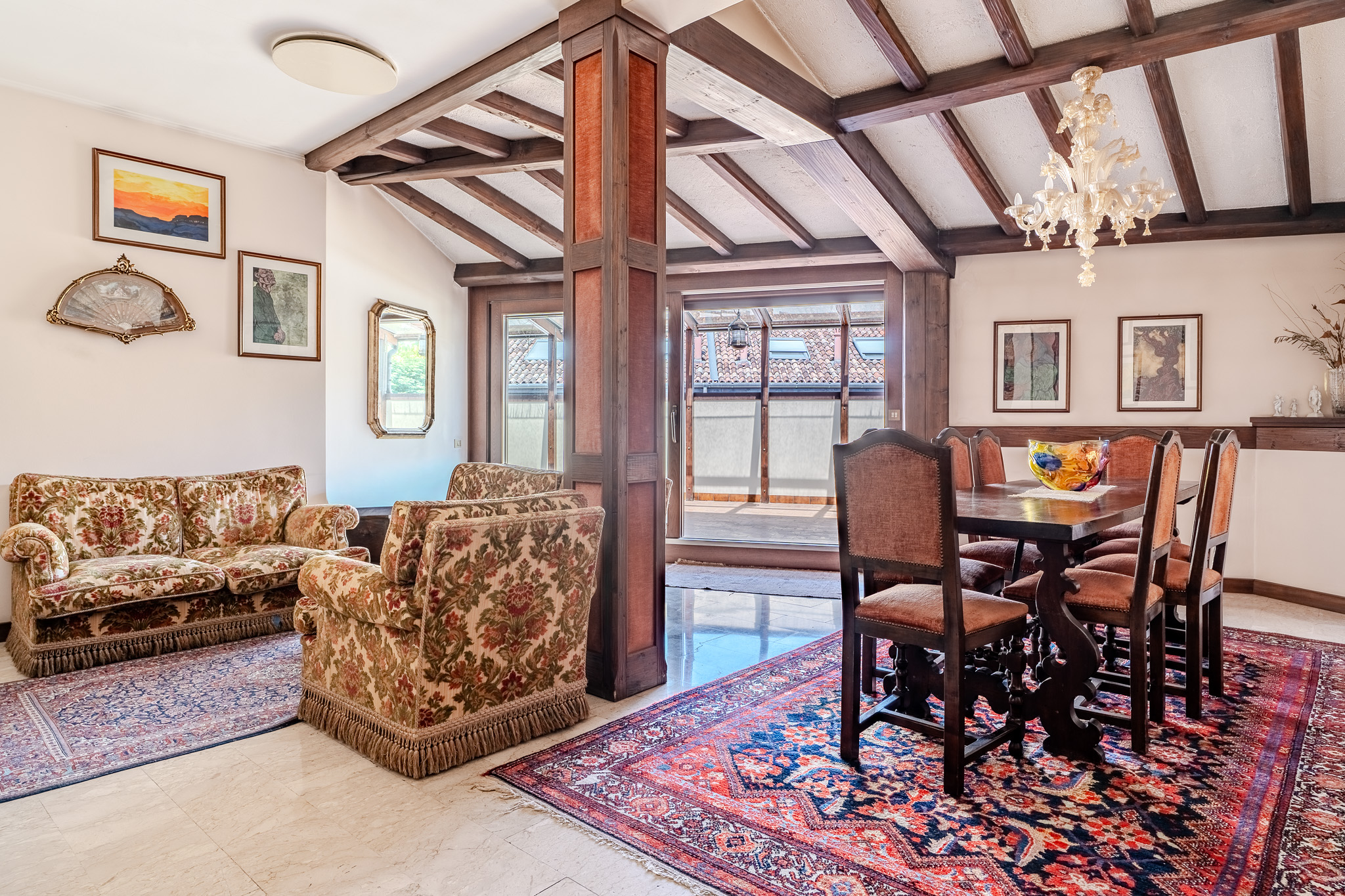Penthouse with panoramic terrace in the heart of Conegliano