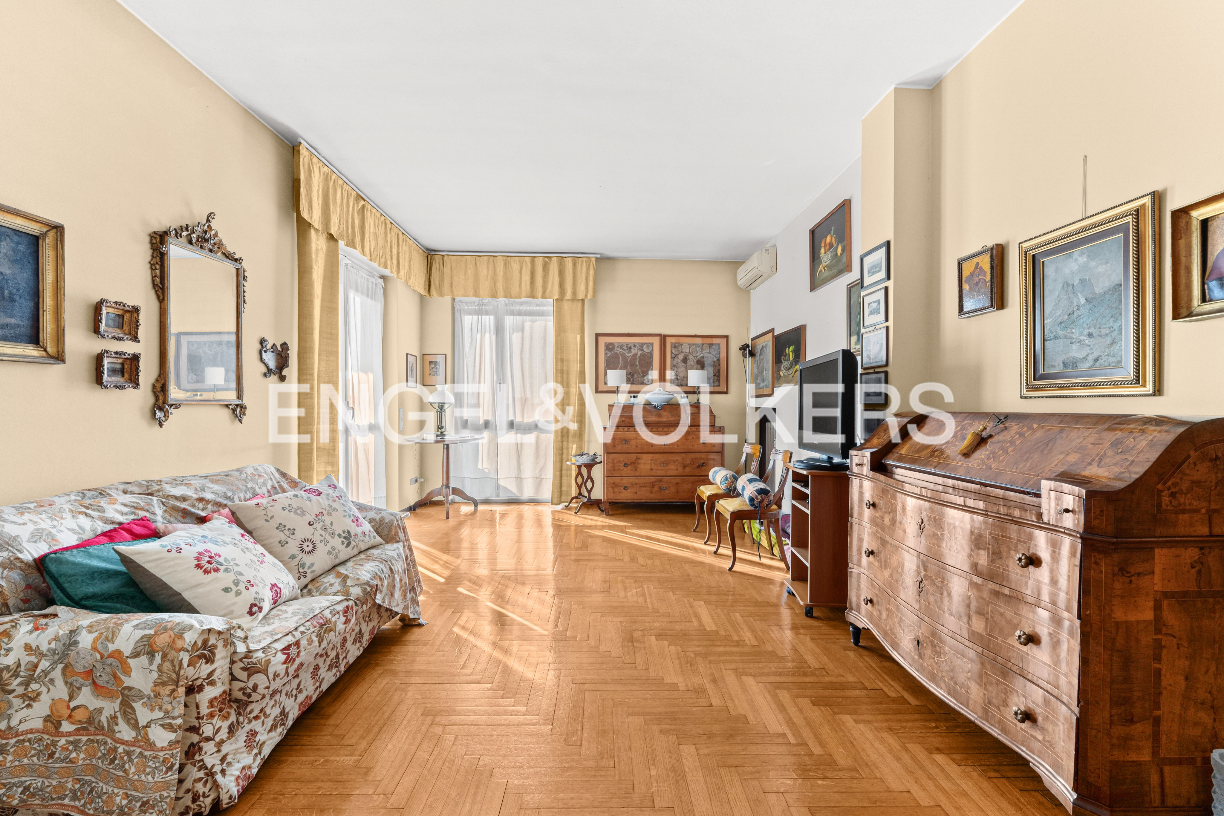 Panoramic penthouse in the heart of San Donato Milanese
