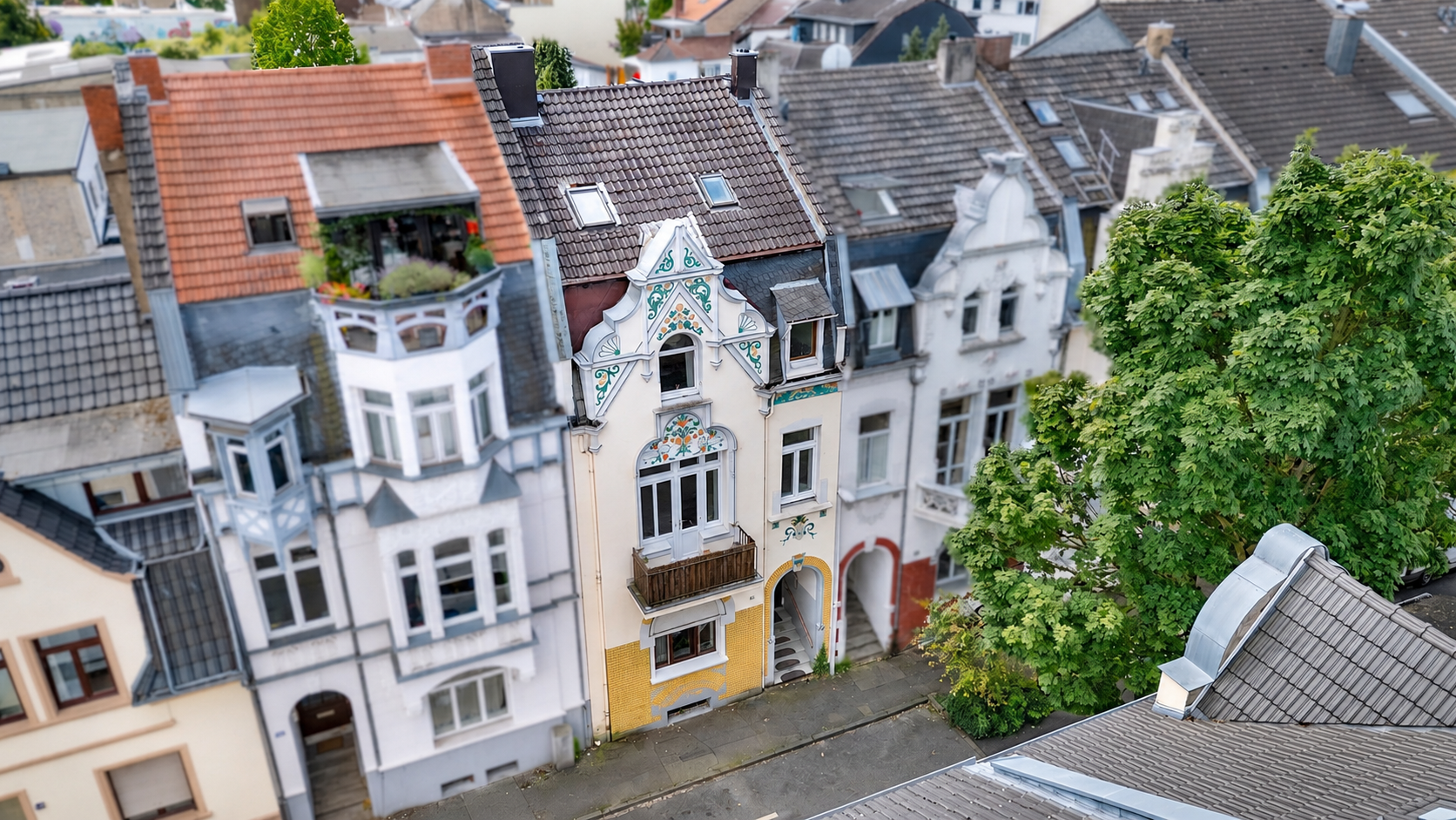Historisches Gründerzeithaus mit großzügigem Raumangebot und Blick auf die Godesburg
