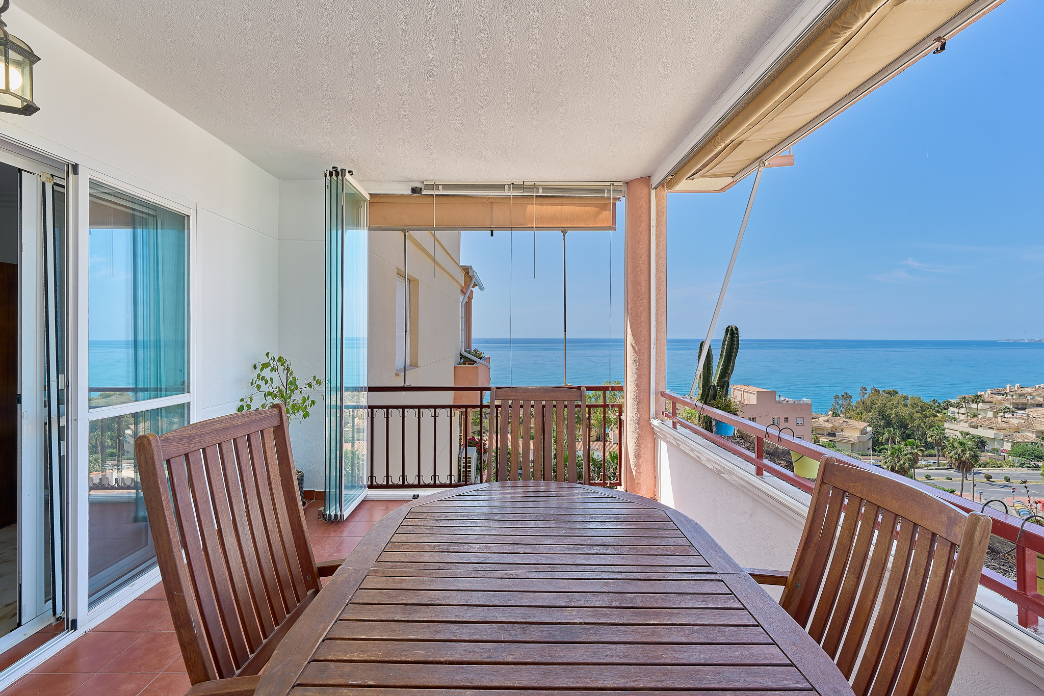 3-bedroom apartment with large terrace and sea views in Torrequebrada