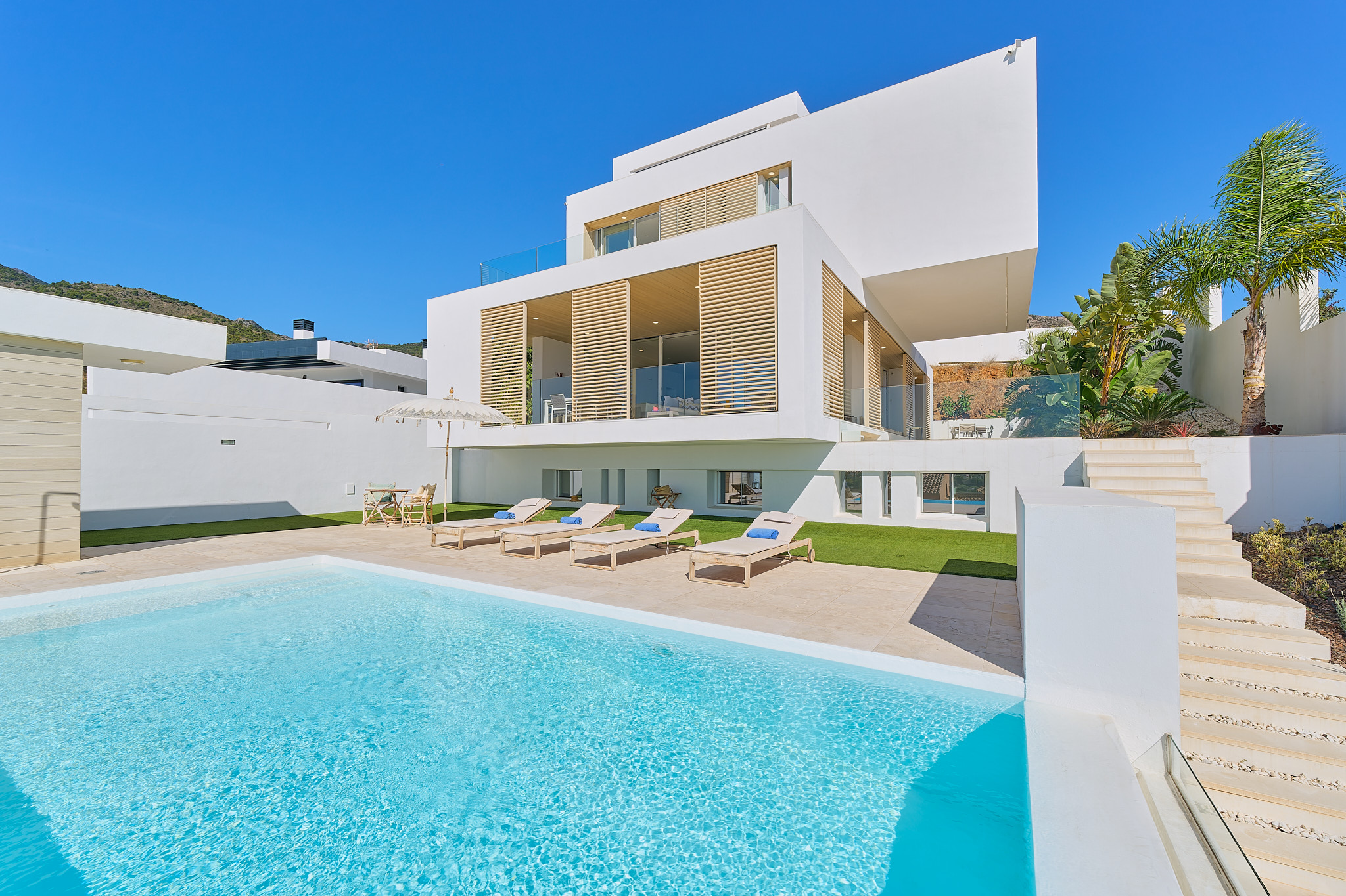 Designer-Villa mit 6 Schlafzimmern und Panoramablick