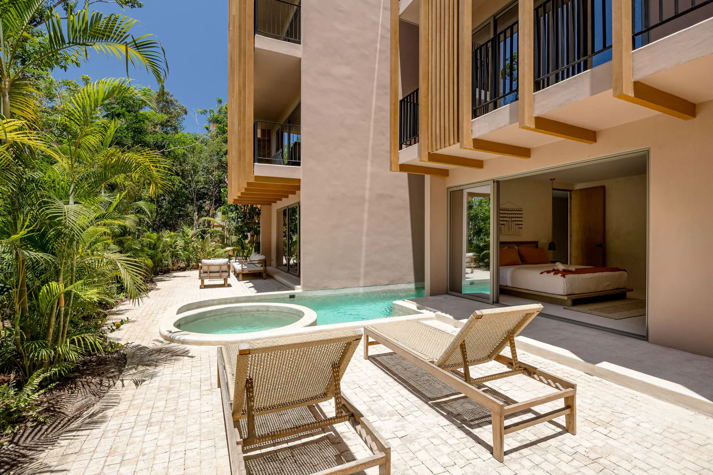 3 bedroom, 3 bathroom w/private pool & jacuzzi in Aflora 3