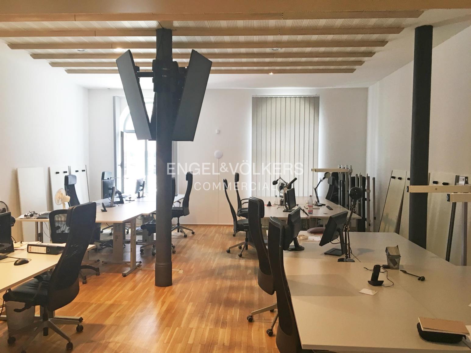 Stylisches Büro an der Spree