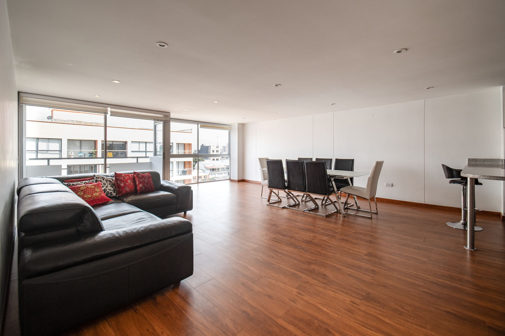 Penthouse con balcón y terraza para venta en La Castellana
