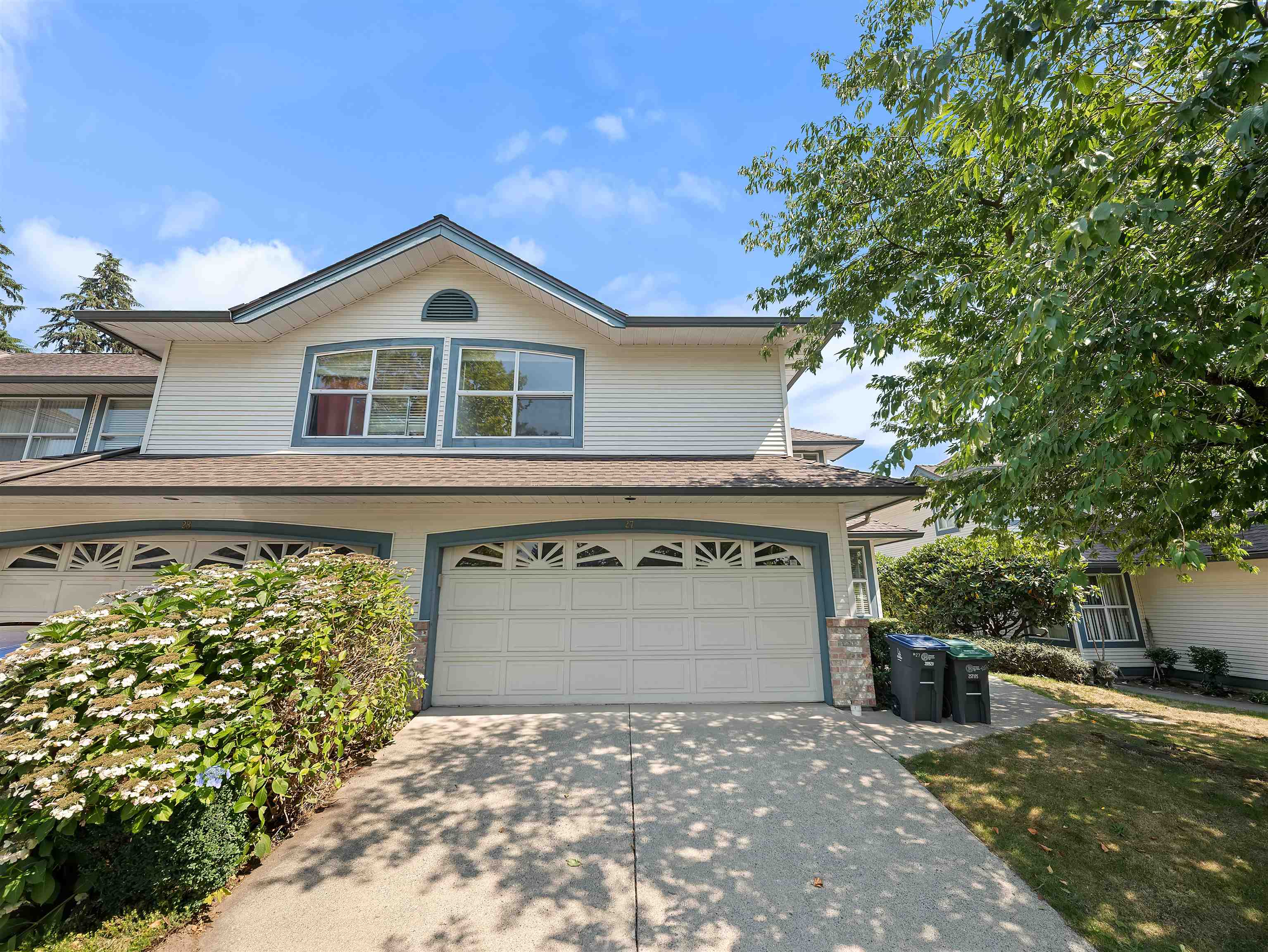 Ready to Move Into a Gorgeous 3 Bed, 3 Bath Townhouse!