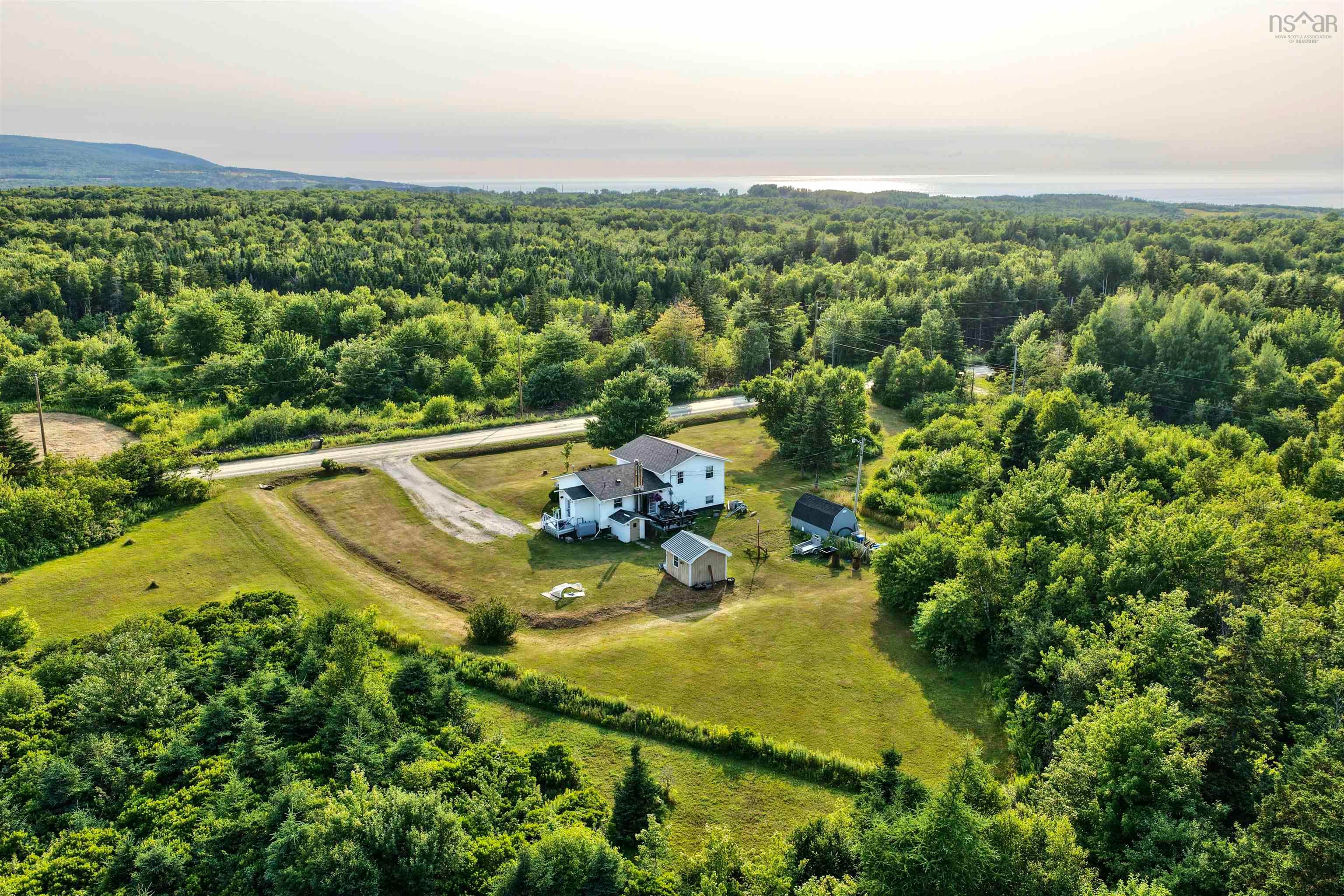 3-bed home on 1 acre between Cabot Links & Cabot Cliffs