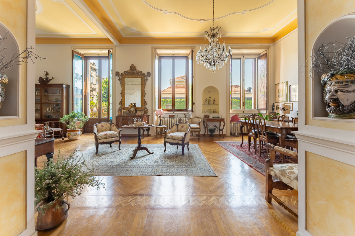 Elegant Period Residence in the Heart of Via Mascheroni