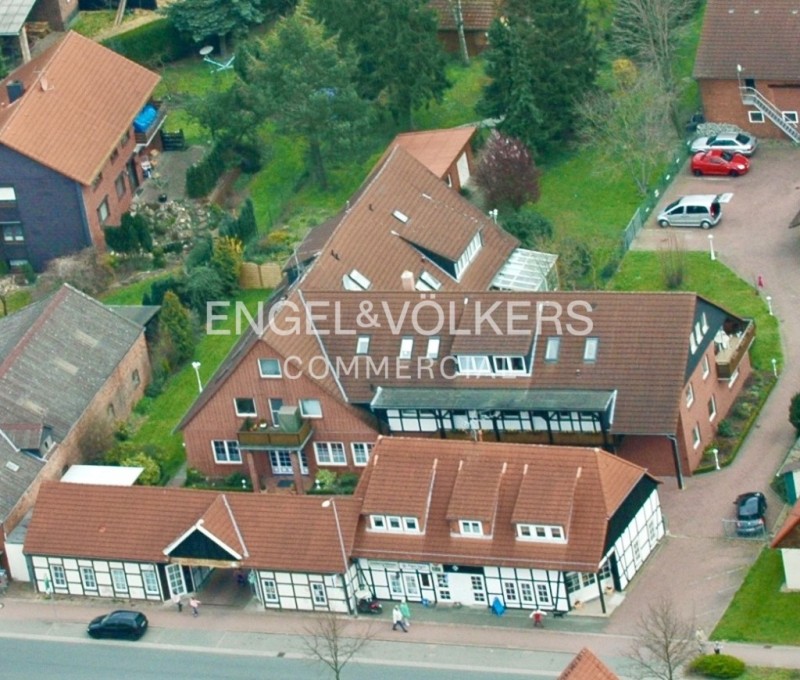 Wohn- und Geschäftshaus zu verkaufen (optional mit 17.000 m² Stall- und Weidefläche)