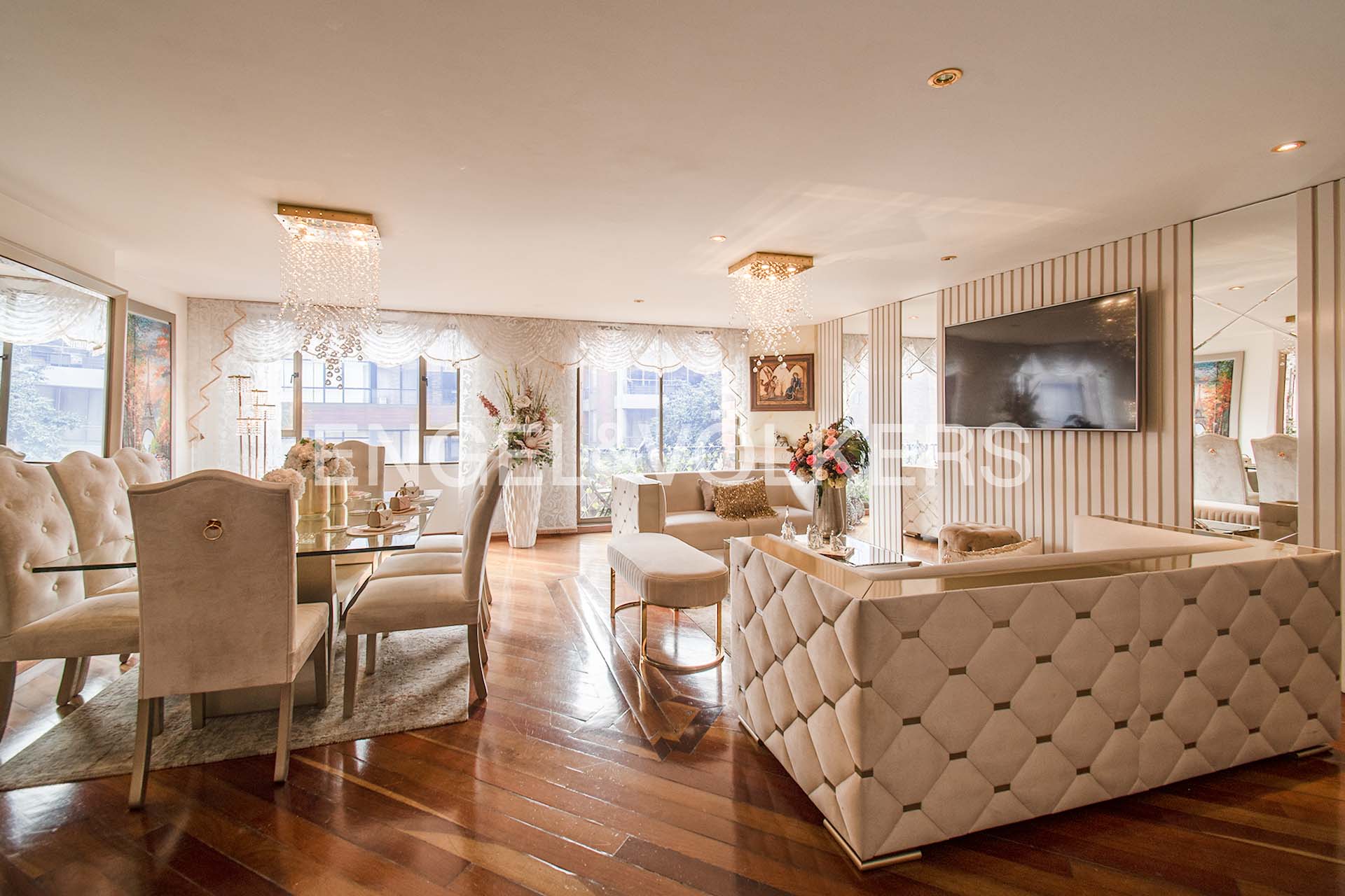 Amplio e iluminado apartamento para venta en Santa Bibiana