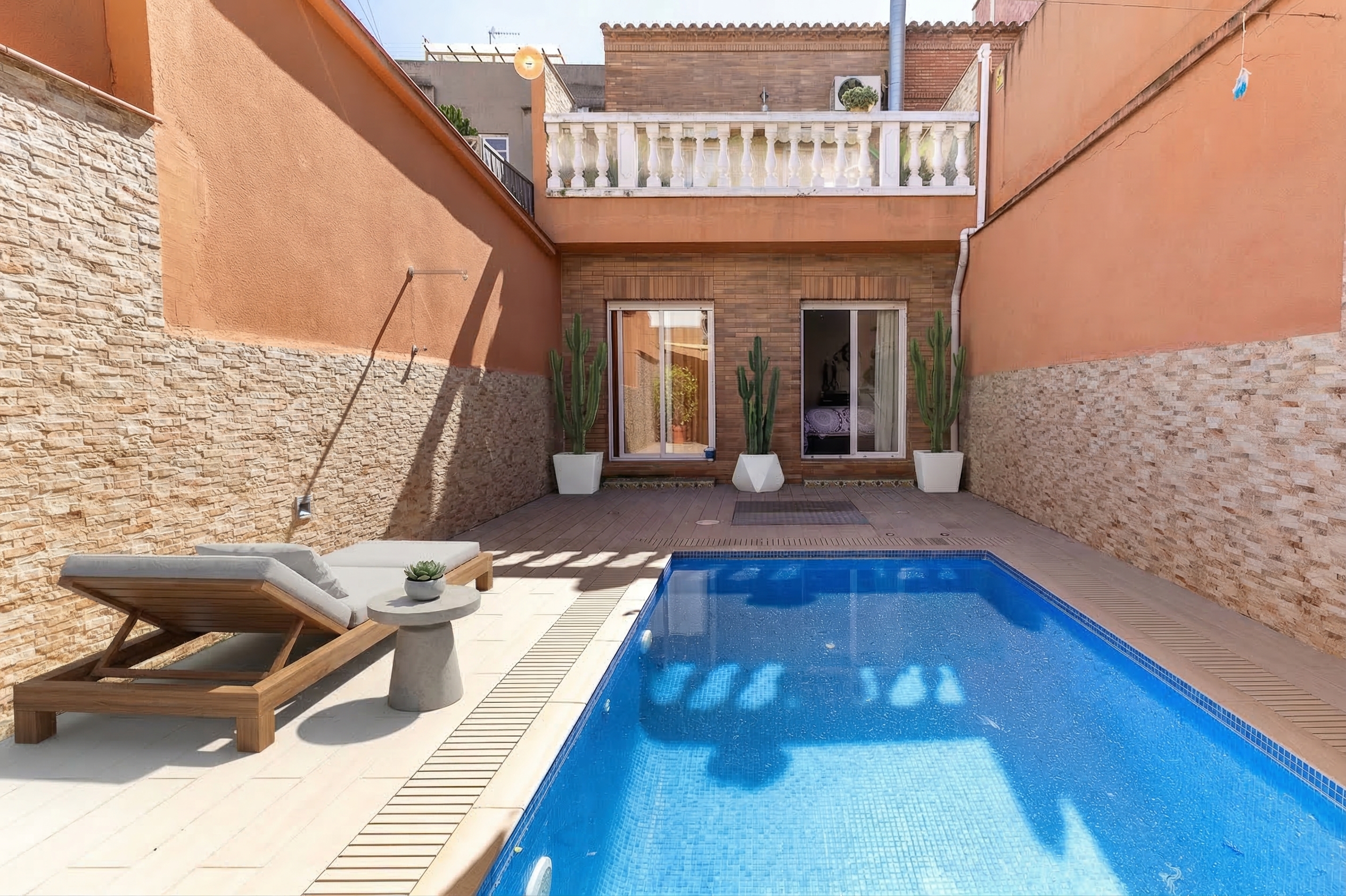 Magnificent house with pool, terrace and 2 parking spaces in Sant Andreu.