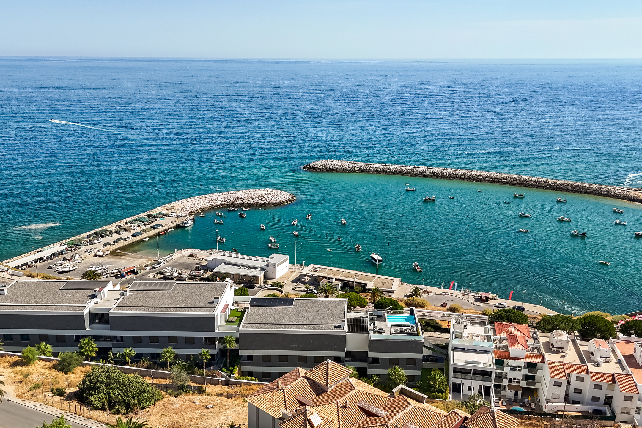 Ultra-Luxus-Penthouse mit Sonnenuntergangsblick über das Meer