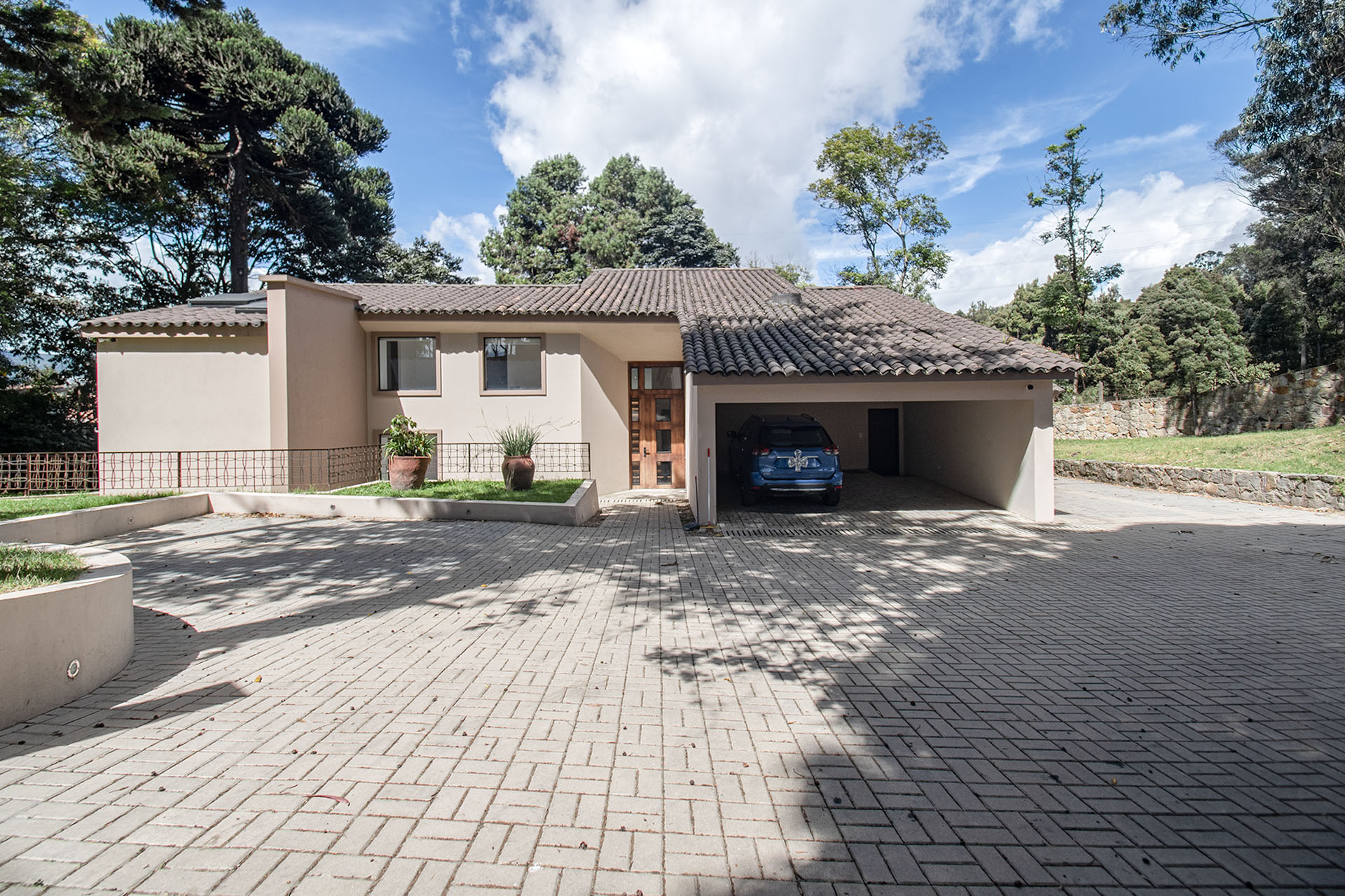 Moderna casa con terraza para arriendo en Cerros de Suba