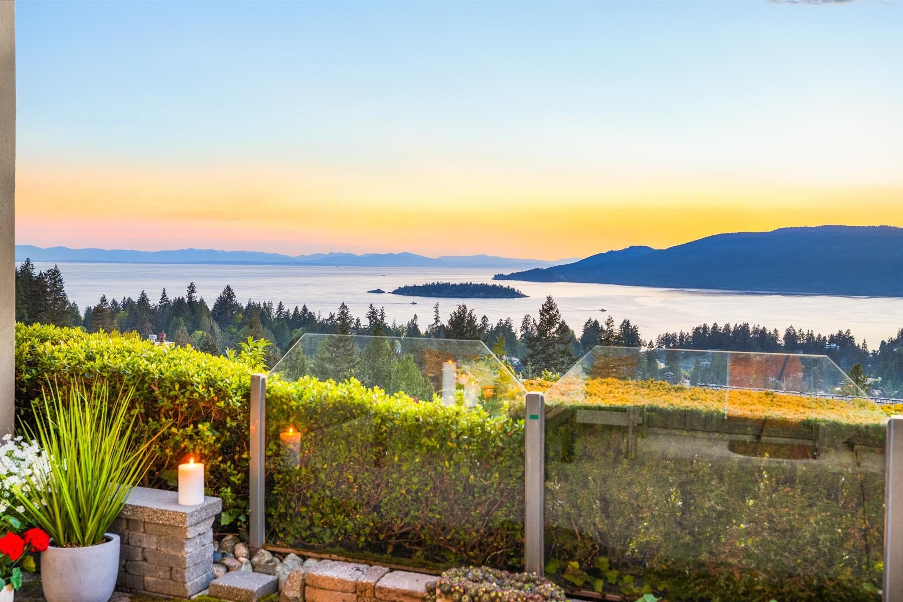 Breathtaking Views & All-Day Sunshine