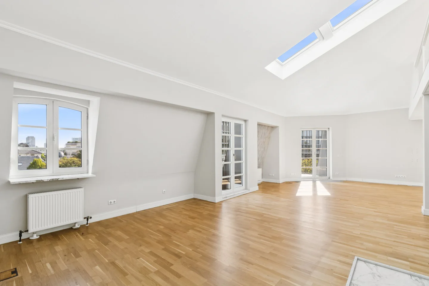 Altbaujuwel mit Skylineblick und Balkon im Frankfurter Westend - Foto 3