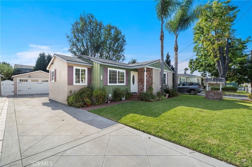 Updated, Single-Level Bungalow in Old Town Tustin, CA