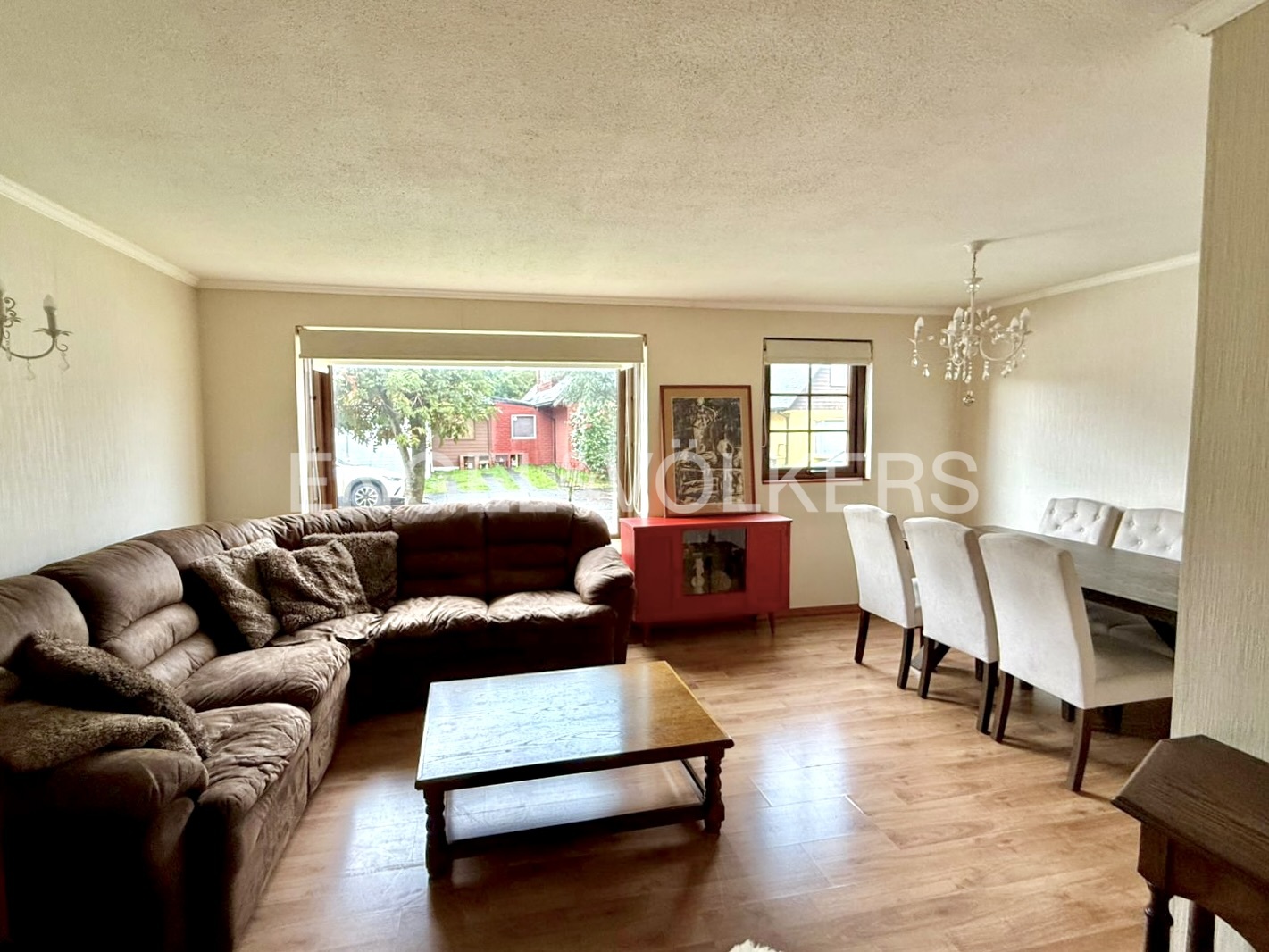 Casa 3D 2B remodelada en sector residencial.