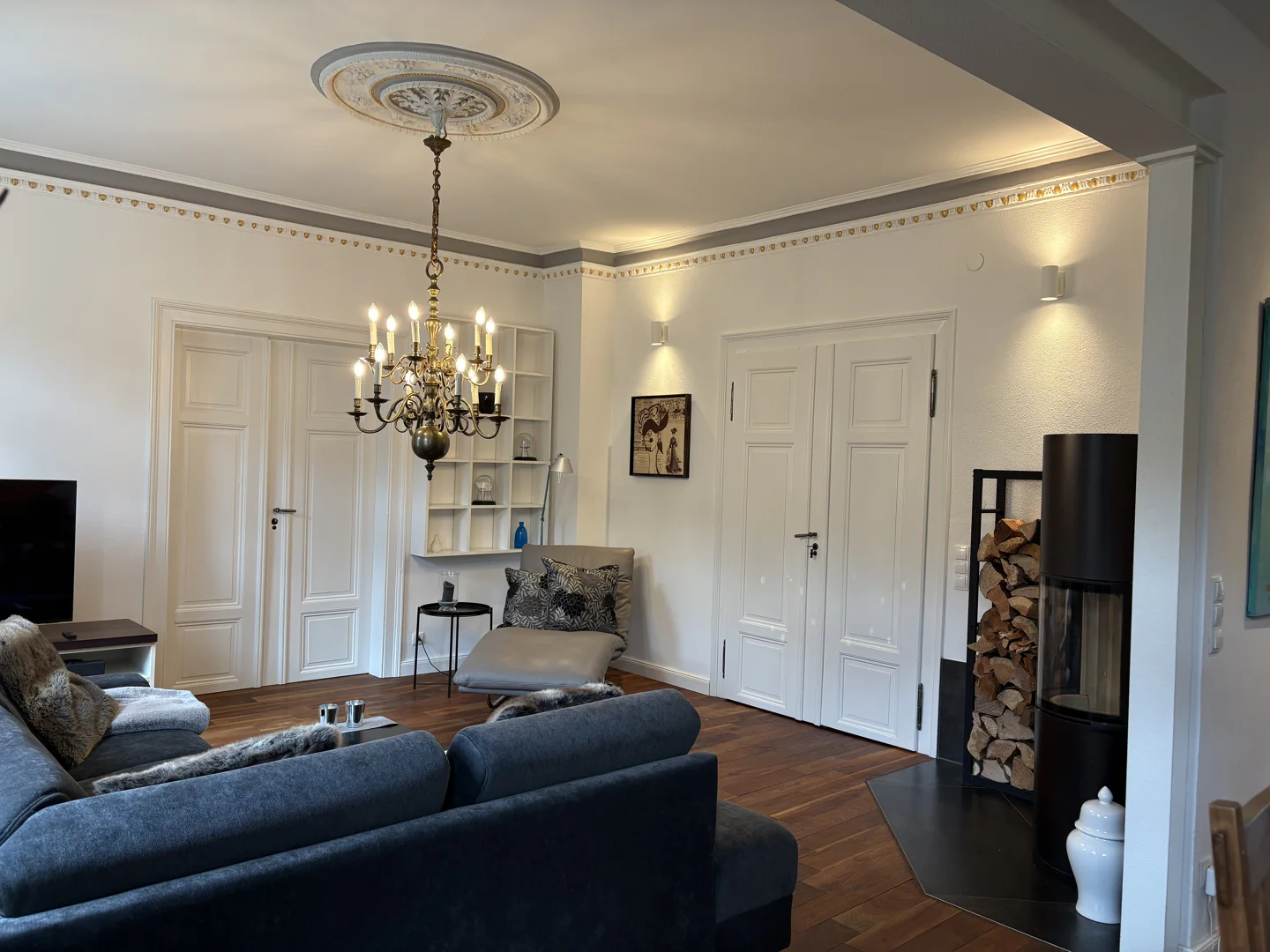 Luxuriöses Wohnen auf 120 m²: Vollmöblierter Altbau-Traum mit offener Raumgestaltung - Photo 2