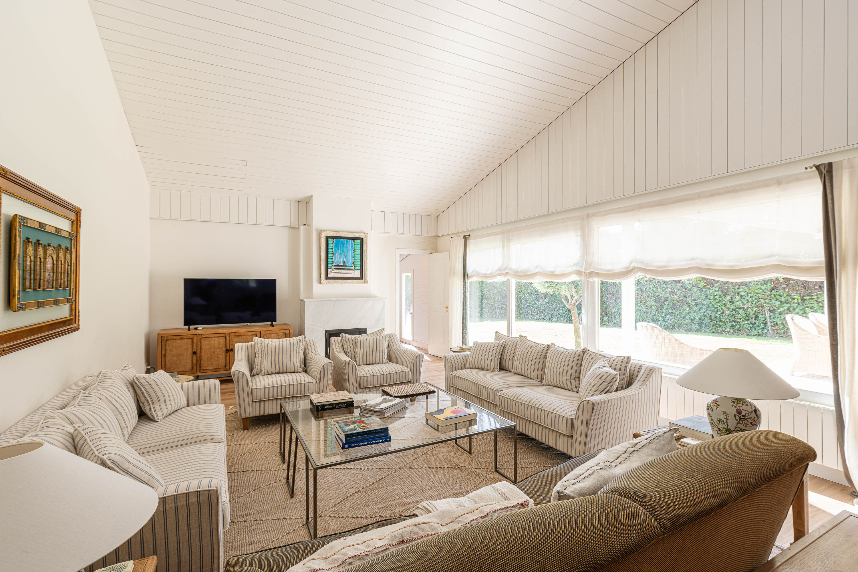 Magnificent single-story villa in the Montepríncipe residential area
