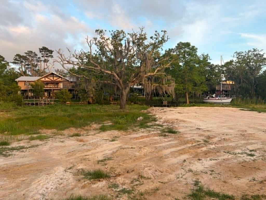 Build Your Waterfront Escape Near the Pearl River