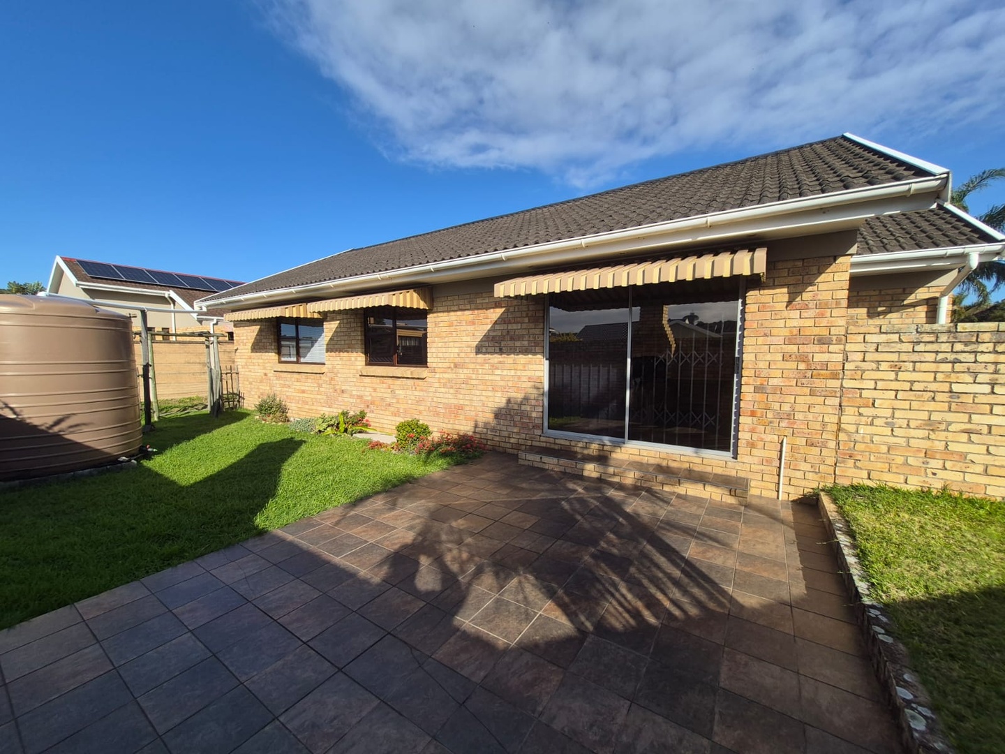 Low Maintenance Home in Blue Bend with 2 Bed Garden flat