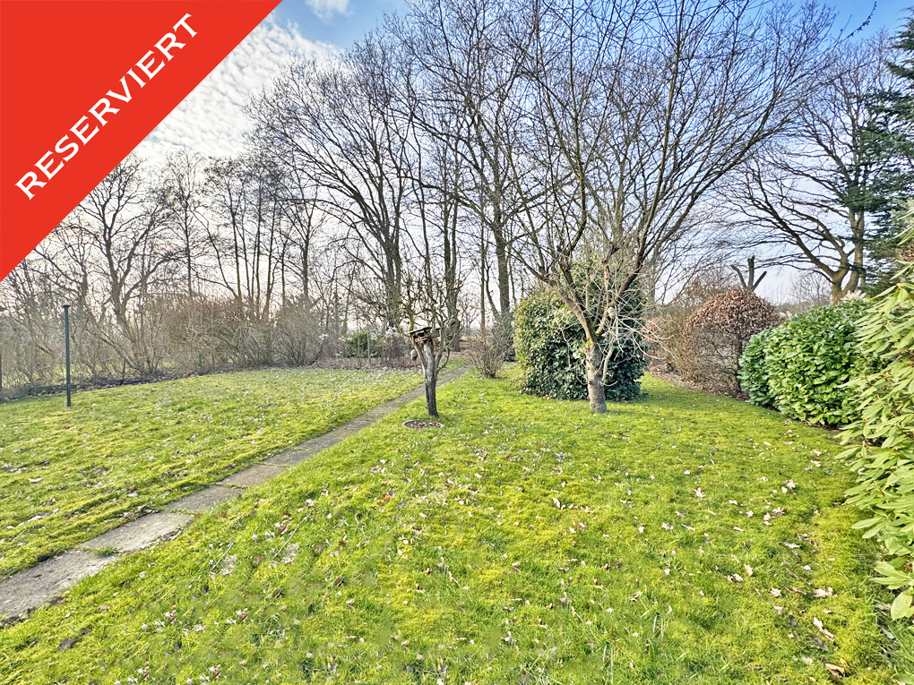 Attraktives Grundstück mit 2 Baufenstern                und Altbestand