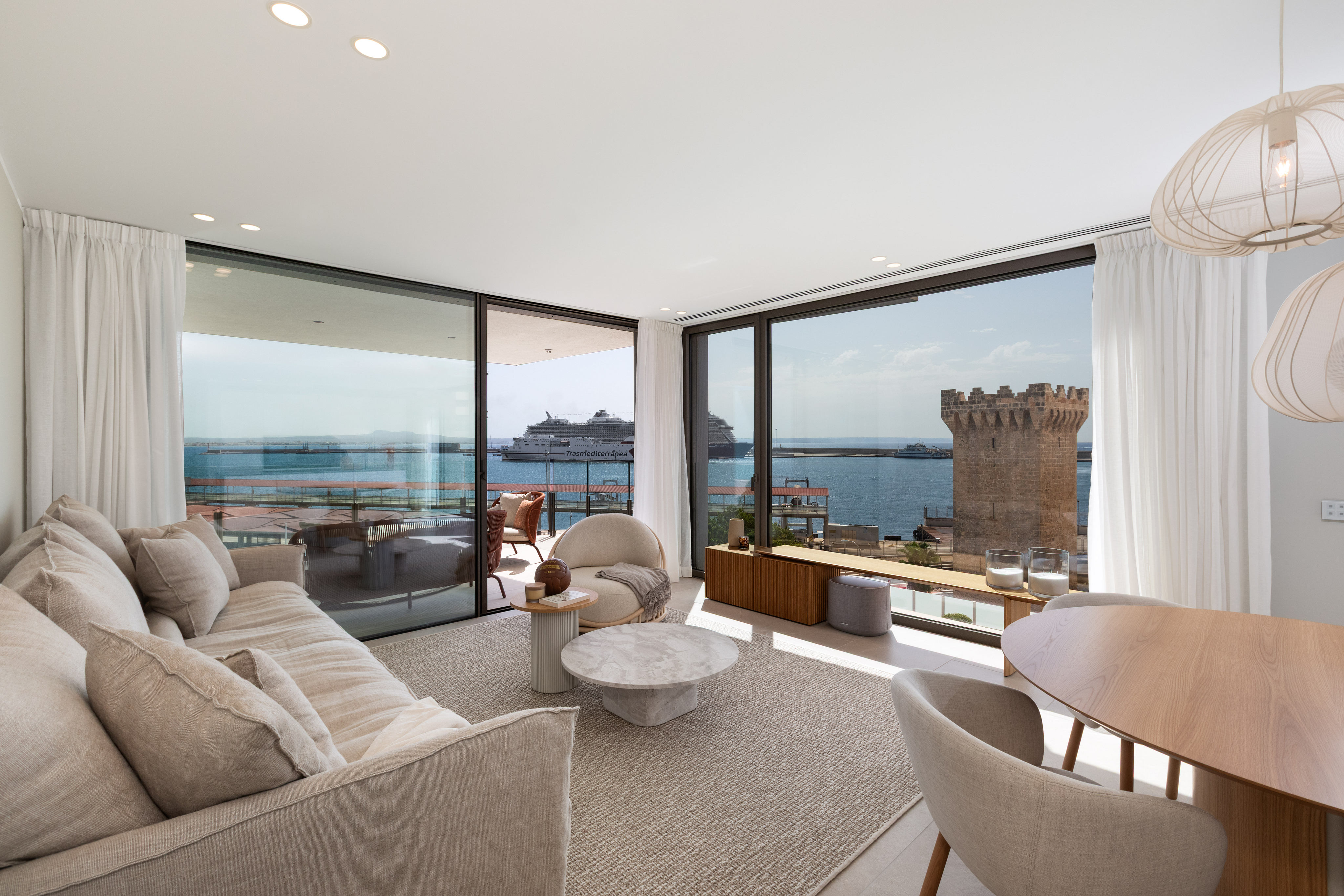 Impressive new sea view apartment at the port