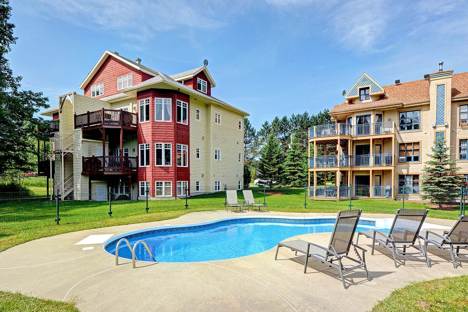 Superbe location with beautiful mountain views!
