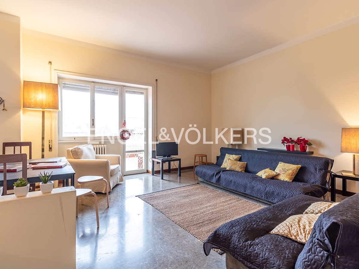 Spacious apartment in the Baldo degli Ubaldi area