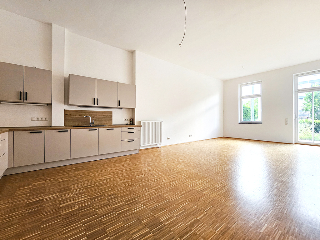 Wohnen mit Geschichte: Stilvolle Erdgeschosswohnung im ehemaligen Hotel „Westend“